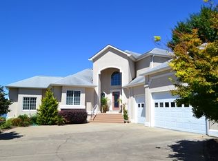 2 Edgewater Ct, Johnson City, TN 37615