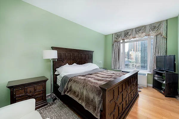 Rented by Century 21 Metropolitan | media 17