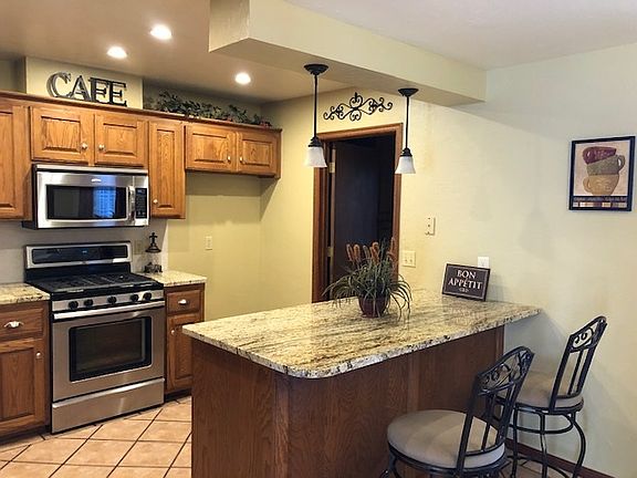 5th image of 612 Shamrock Cir