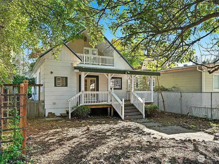 321 Craig St — Photo 1