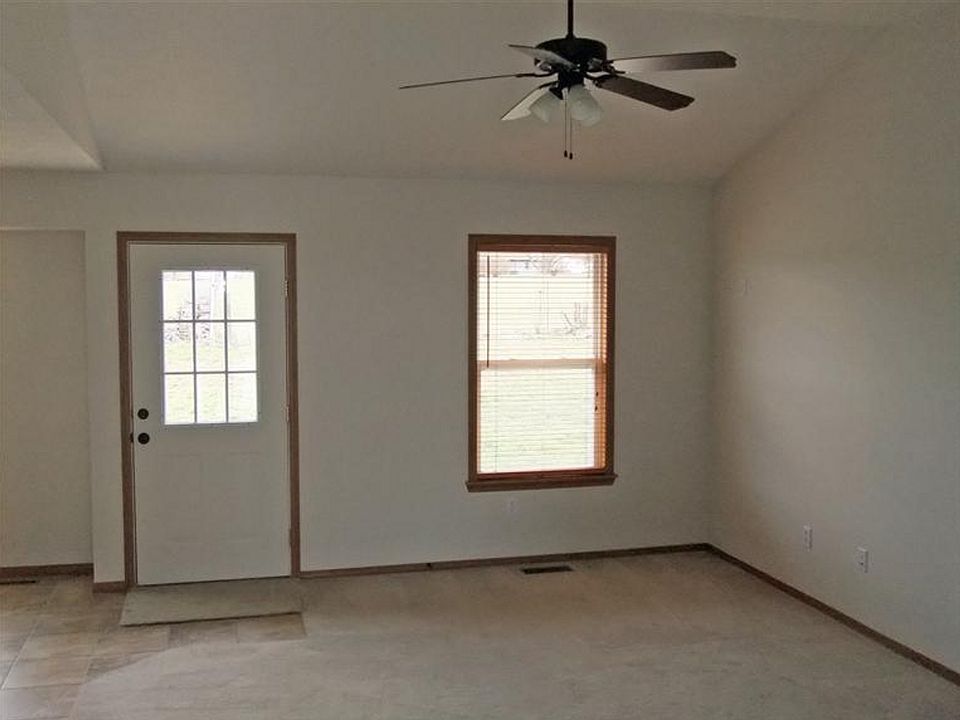 2nd image of 866 W Lorenza Dr