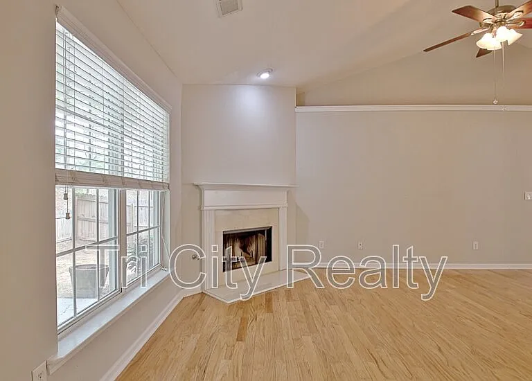 341 Hunterian Pl — Photo 17