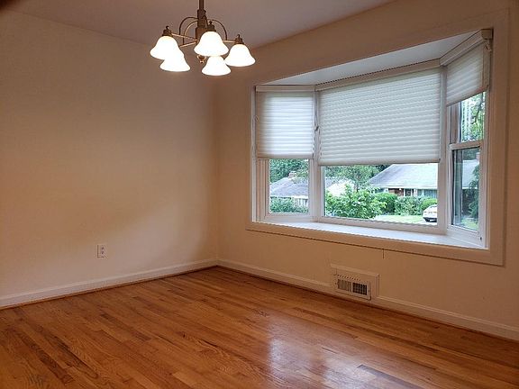 5th image of 9402 Kingsley Ave