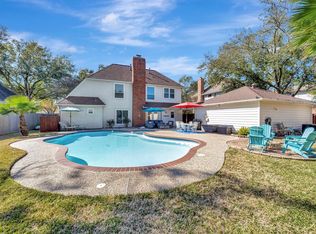 714 Crestwood Dr, Seabrook, TX 77586