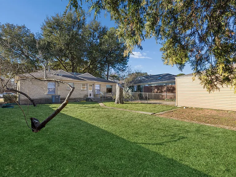 6341 Sudbury Dr — Photo 25