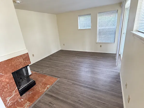 3056 60th Ave SW APT 3, Seattle, WA 98116