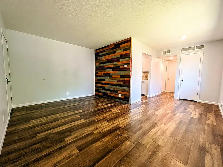 306 Central Dr #2 — Photo 7