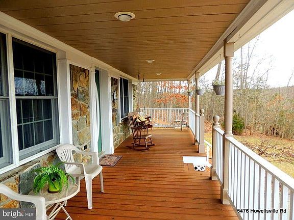 Well kept front porch to enjoy views