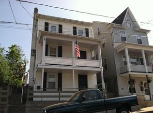 1106 W Mulberry St, Coal Township, PA