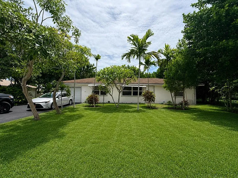 550 SW Natura Ave #550 — Photo 2