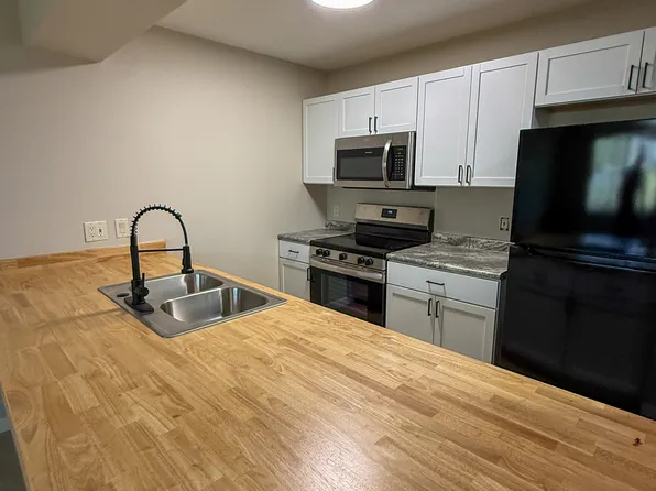70 Circle Dr APT 2, North Liberty, IA 52317