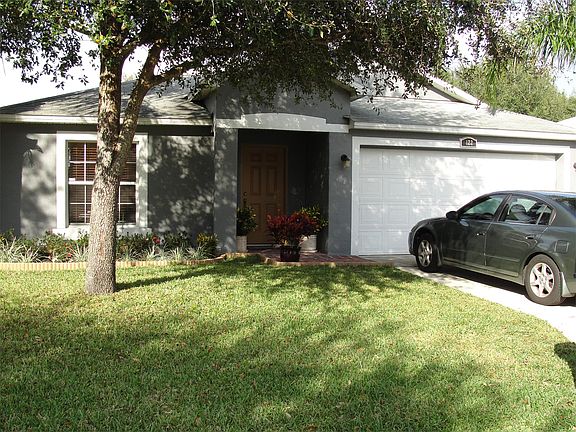 2nd image of 122 Sweet Bay St
