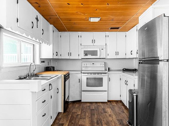 3rd image of 23 Page Road