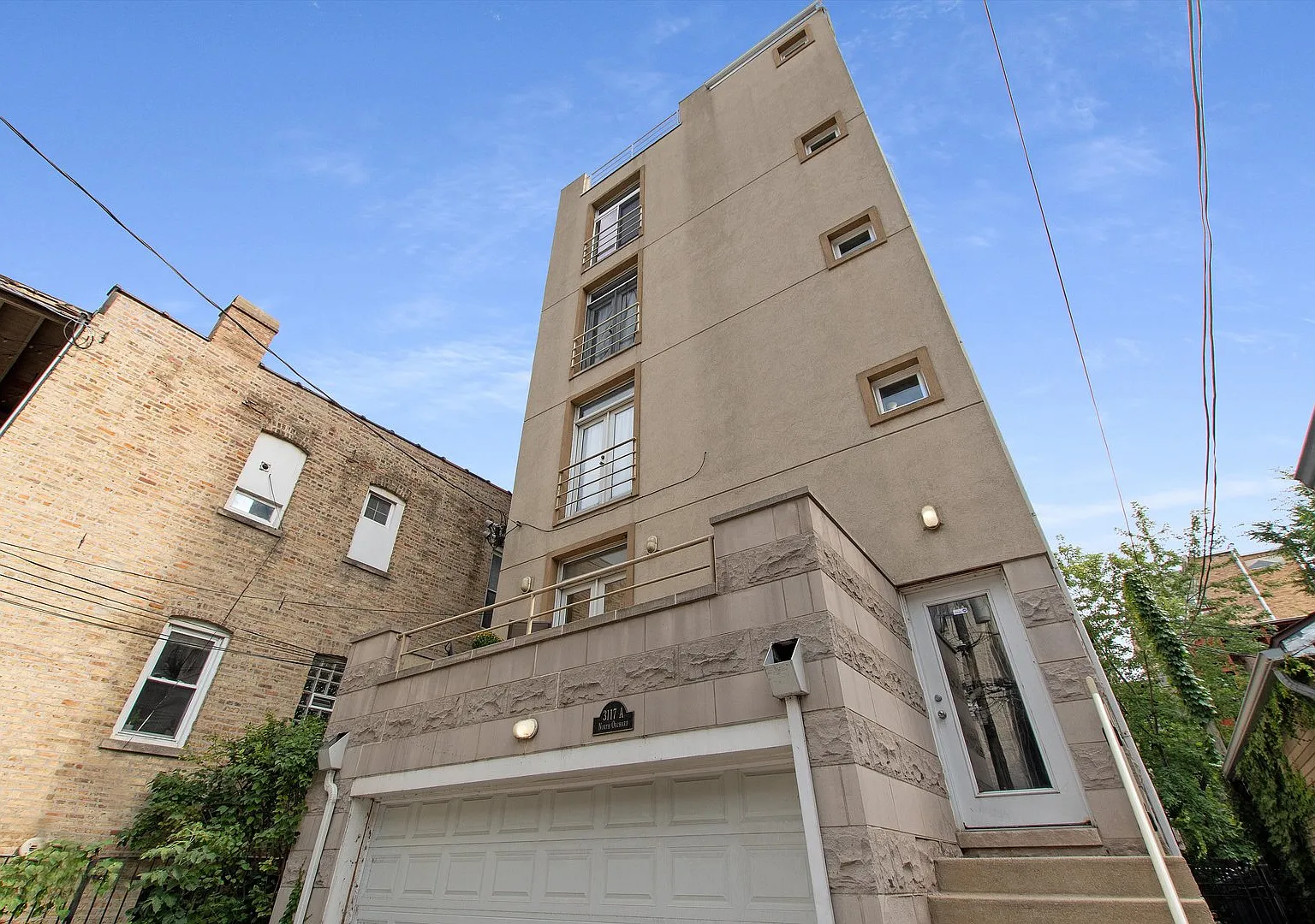 3 bed, 2.5 bath, 1800 sqft, $4,000 — Photo 2