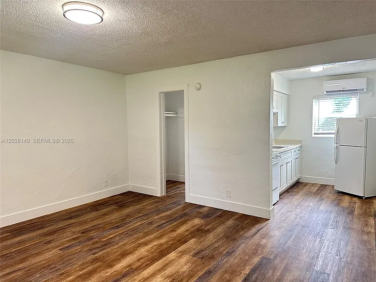 1821 Thomas St #2 — Photo 3