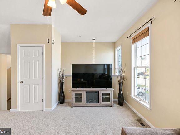 3rd image of 10353 Lantern Ln