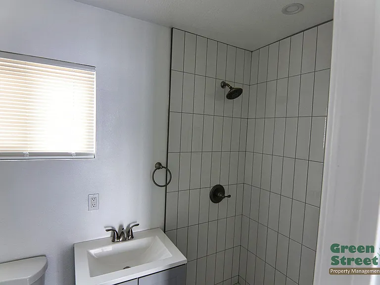 6831 Amherst St — Photo 39
