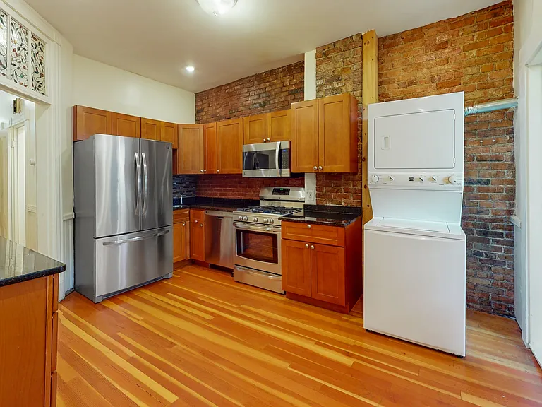 7 Mark St #1 — Photo 3