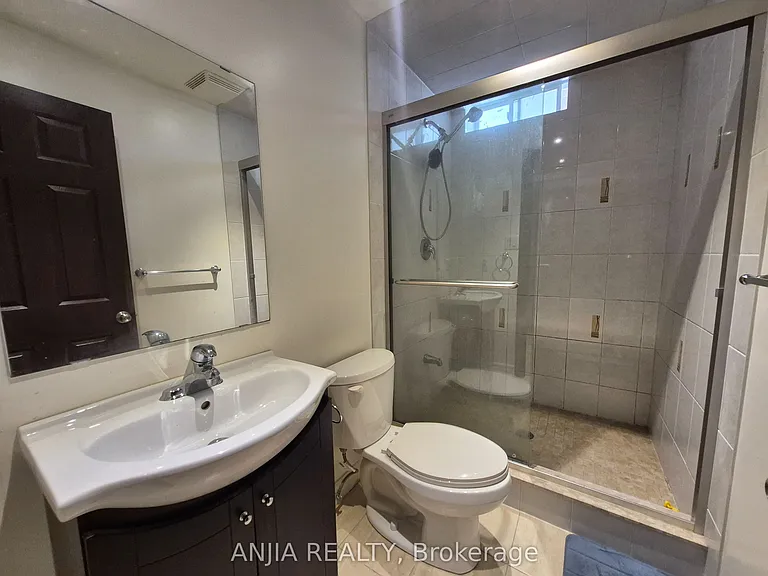 742 Hammersly Blvd #BASEMENT — Photo 17