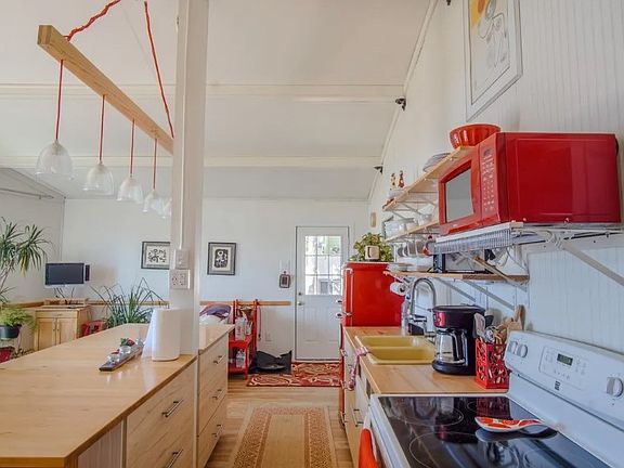 4th image of 1025 N Shore Dr #2