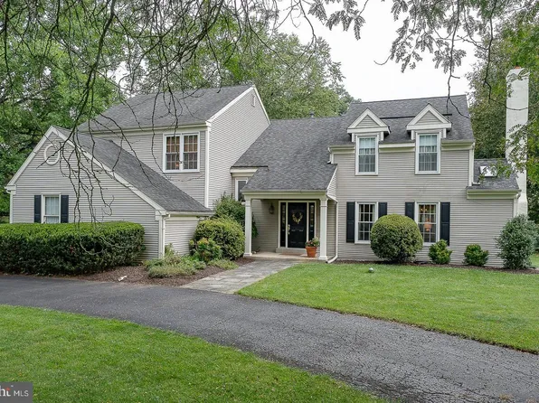 32 Heron Hill Dr, Downingtown, PA 19335