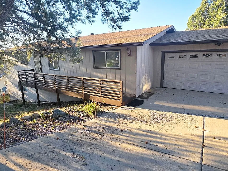 360 Chestnut Dr