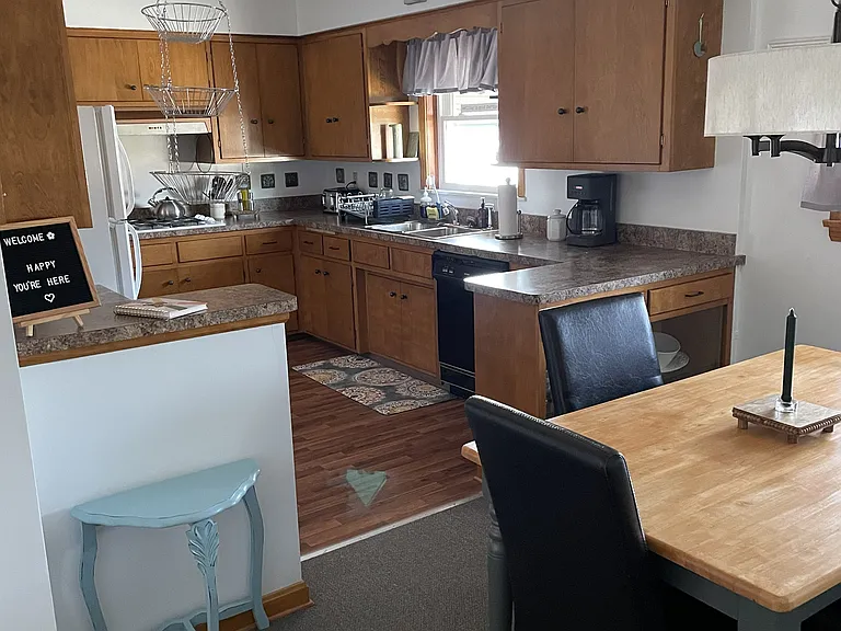 kitchen / dining area