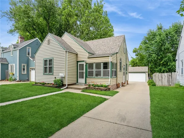 3116 E 9th St, Des Moines, IA 50316