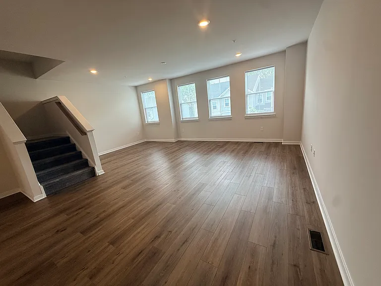 15 Shamrock Cir — Photo 4
