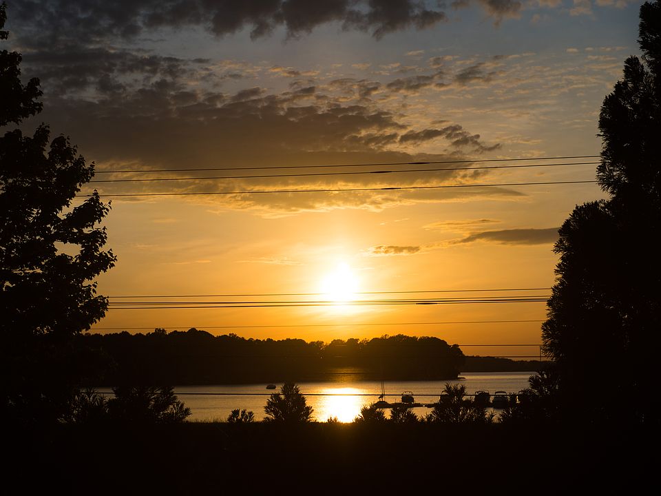 Incredible Sunsets from entire upstairs!!