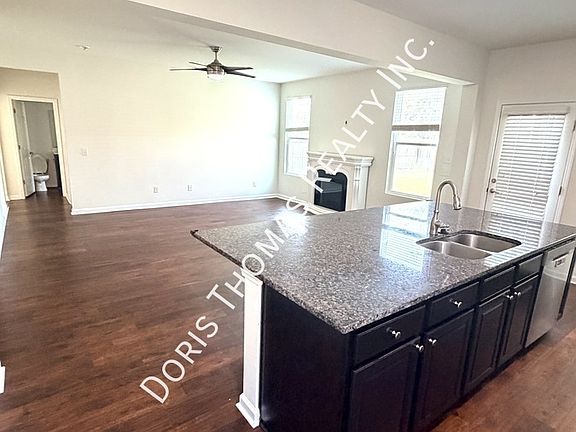 5th image of 110 Westwind Dr