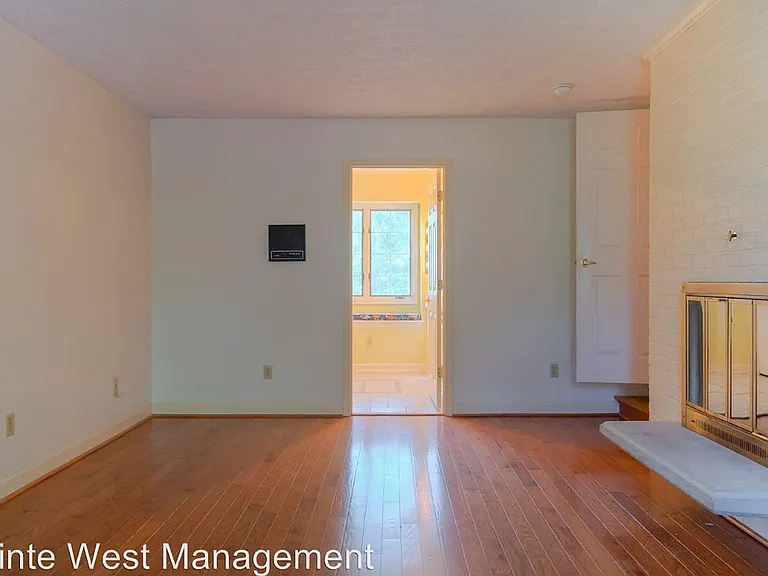 1602 Greenwood Dr — Photo 5