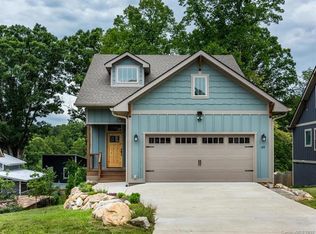 89 Locust St, Black Mountain, NC 28711
