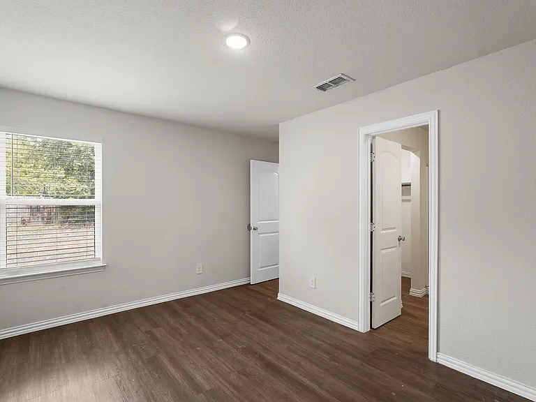 2208 Sayle St — Photo 11