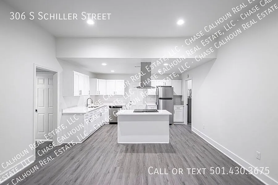 Building Photo - 306 S Schiller St