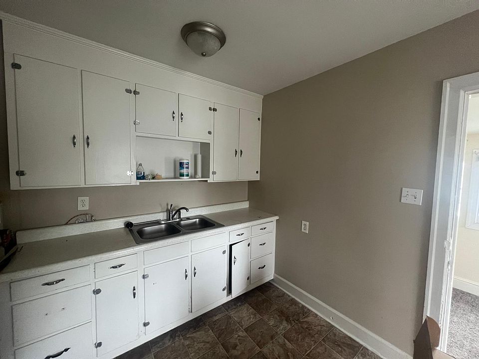 2nd image of 287 Bassett Ave APT 4