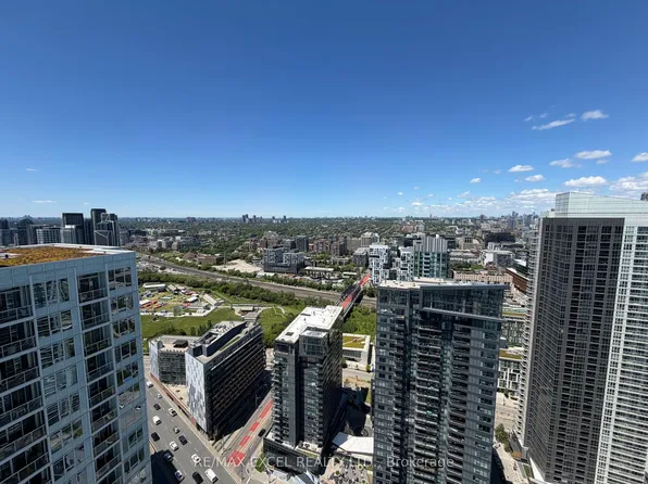 17 Bathurst St #4606, Toronto, ON M5V 2N9
