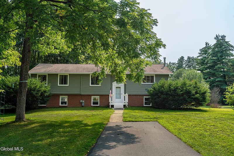 2nd image of 11 Donna Drive