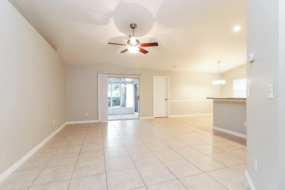 3 bed, 2.0 bath, 1318 sqft, $2,110 — Photo 3