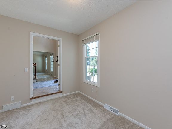 5th image of 29015 Fall River Dr