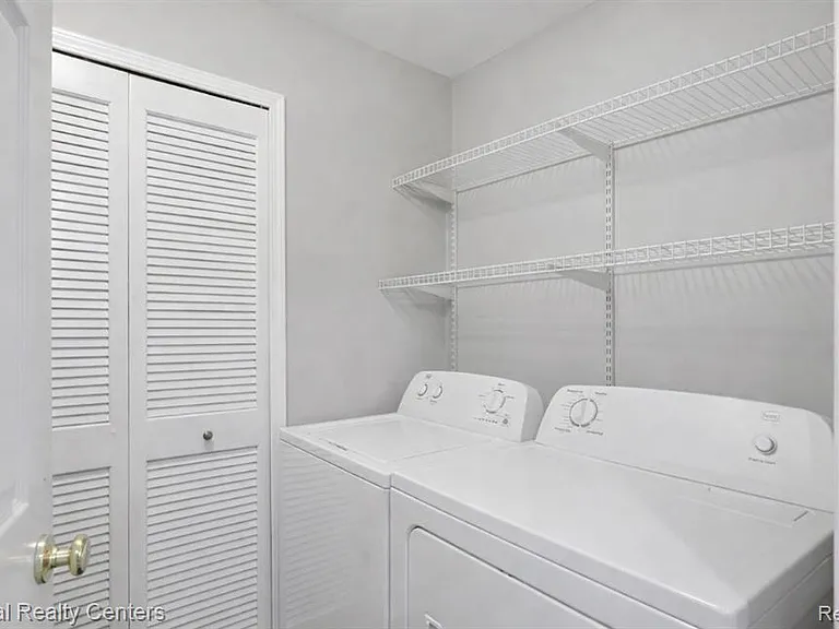16878 Farmington Rd — Photo 19