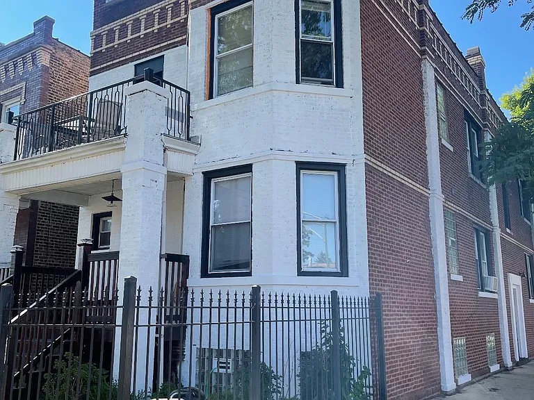 4259 W Kamerling Ave — Photo 1