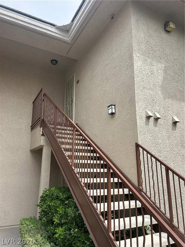 2 bed, 2.0 bath, 1269 sqft, $1,727 — Photo 2