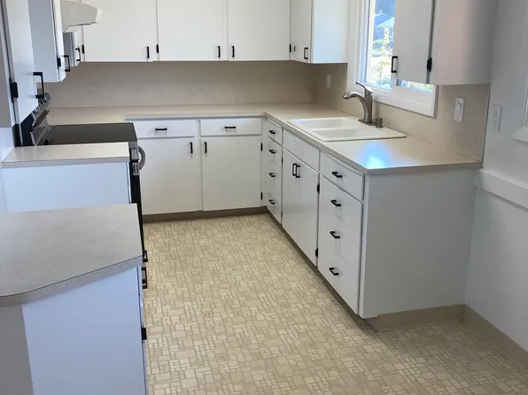 1421 NE 9th Ave, McMinnville, OR 97128