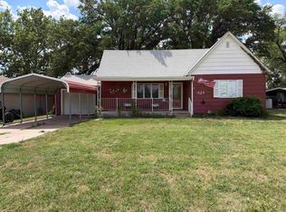 321 N Sherman St, Lyons, KS 67554