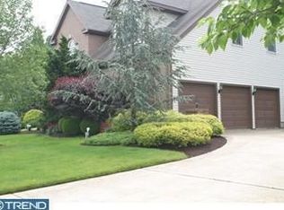 6 Windflower Ct, Mount Laurel, NJ 08054