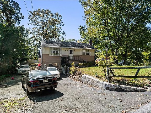 4th image of 10 Briar Hill Dr