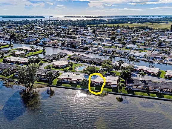 3rd image of 3847 Catalina Dr