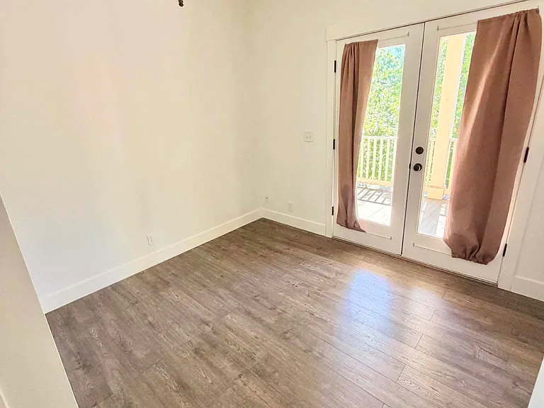 1809 Roth St — Photo 10