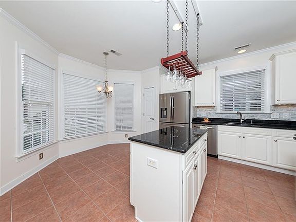 5th image of 220 Suri Dr